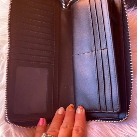 Michael Kors tote and wallet set - Picture 3 of 9